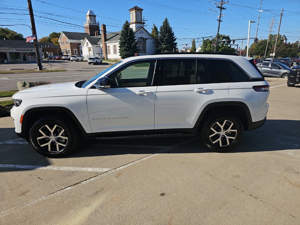 Certified 2025 Jeep Grand Cherokee Limited AWD/4WD image 9