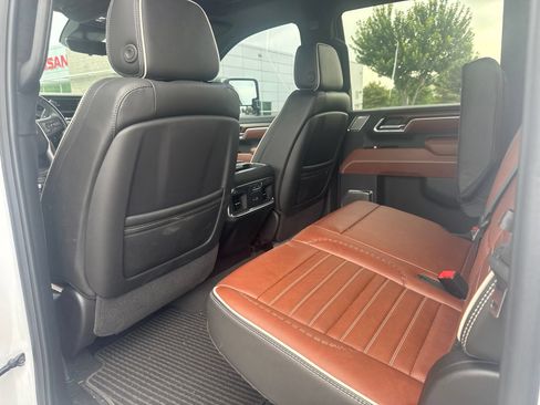 Used 2025 GMC Sierra 2500 Denali Ultimate AWD/4WD image 11