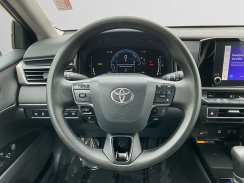 Used 2025 Toyota Camry LE image 12