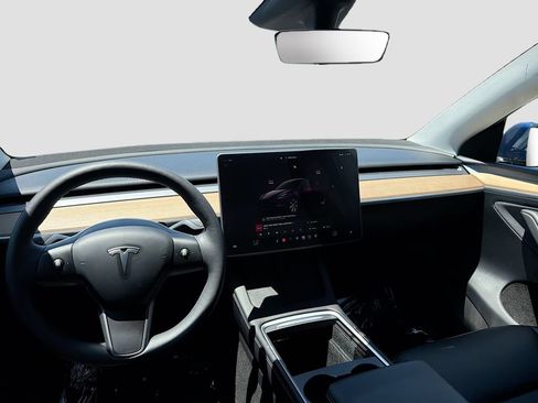 Used 2024 Tesla Model Y Long Range AWD/4WD image 22