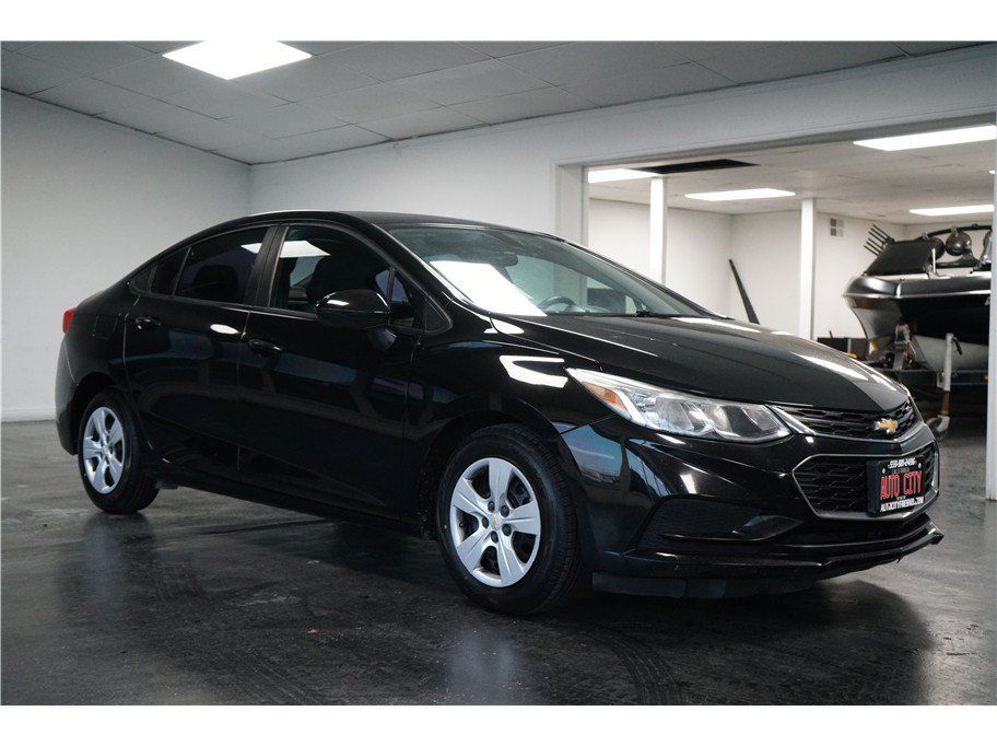 Used 2017 Chevrolet Cruze LS FWD image 1
