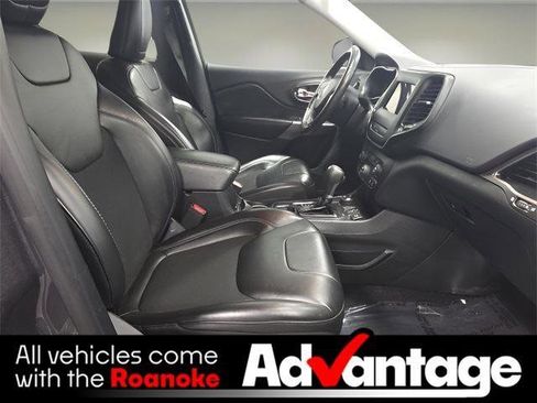 Used 2019 Jeep Cherokee Latitude Plus w/ Comfort/Convenience Group image 17