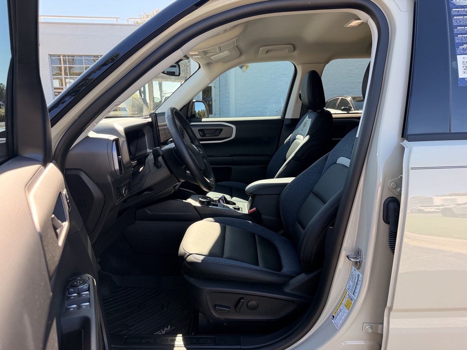 Used 2025 Ford Bronco Sport Outer Banks w/ Outer Banks Tech Package+ AWD/4WD image 14