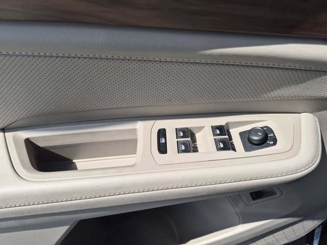 Used 2025 Volkswagen Atlas SE FWD image 10