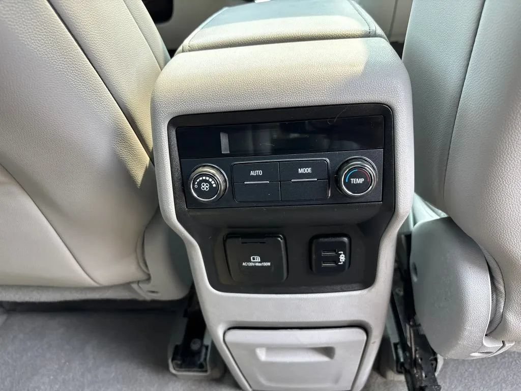 Used 2017 GMC Acadia SLT AWD/4WD image 24