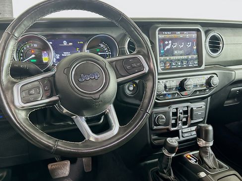 Used 2021 Jeep Wrangler Sahara w/ Cold Weather Group image 17