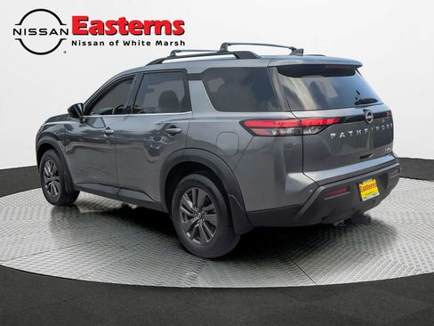 Used 2022 Nissan Pathfinder SV image 5