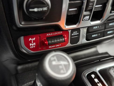 Used 2025 Jeep Gladiator Mojave w/ Safety Group image 21