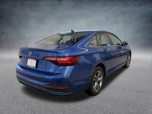 Used 2024 Volkswagen Jetta SE image 5