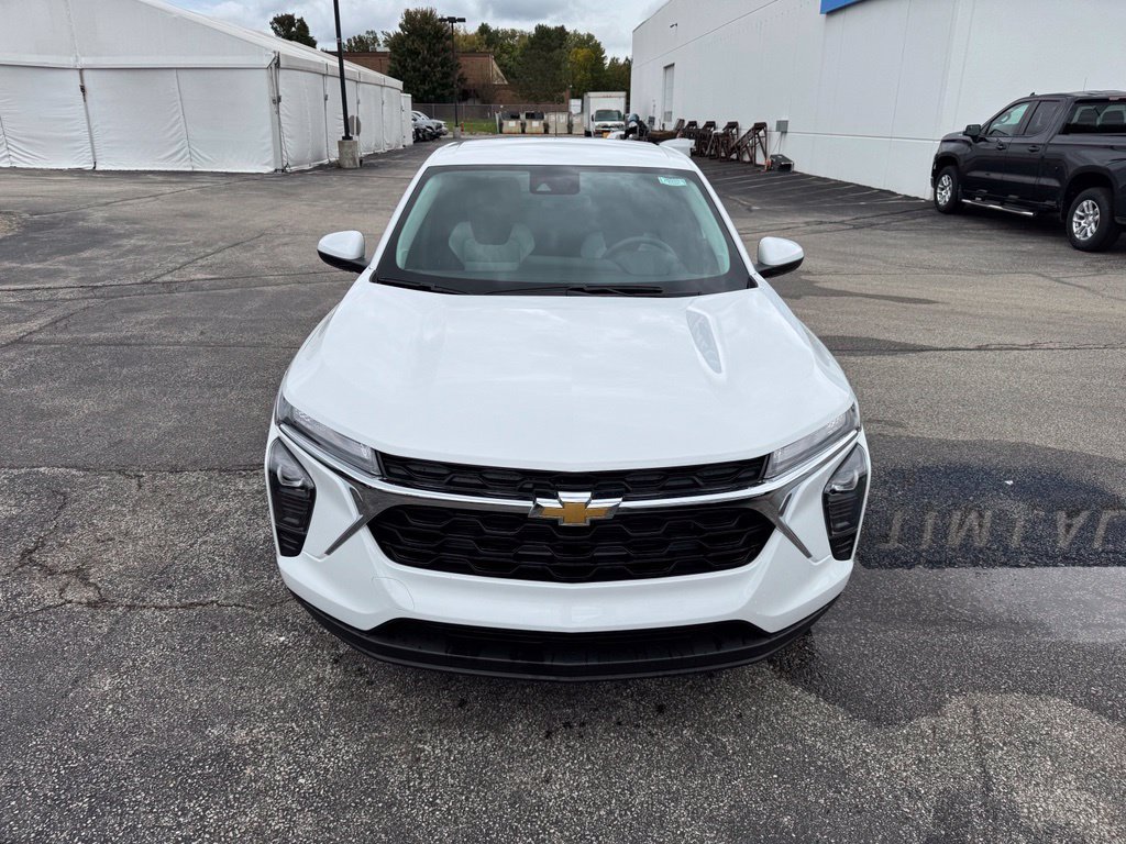 New 2026 Chevrolet Trax LS w/ LS Convenience Package FWD image 2