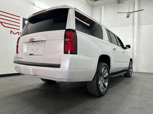 Used 2020 Chevrolet Suburban LT w/ Luxury Package RWD image 9