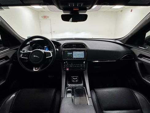 Used 2020 Jaguar F-PACE S image 15
