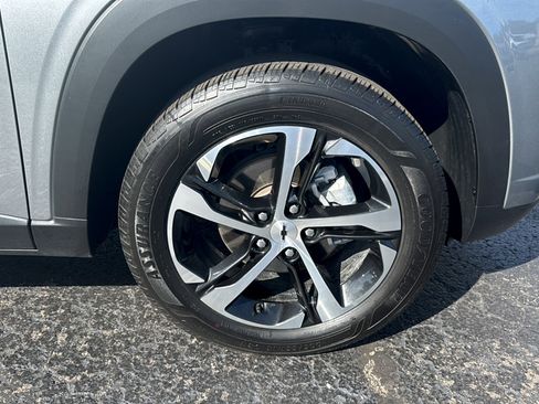 Used 2025 Chevrolet Trax RS FWD image 4