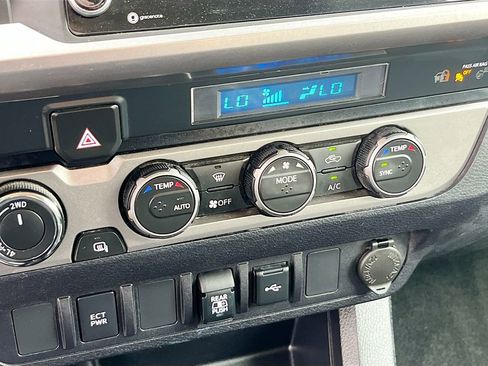 Used 2022 Toyota Tacoma SR5 AWD/4WD image 16