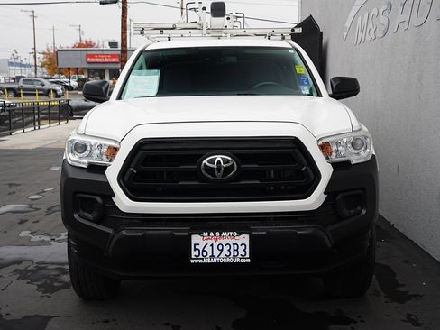 Used 2020 Toyota Tacoma SR image 2