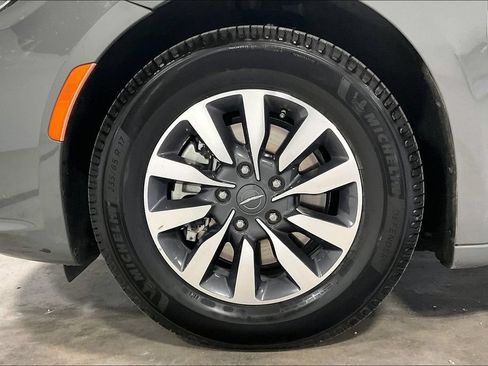 Used 2022 Chrysler Pacifica Touring-L FWD image 10