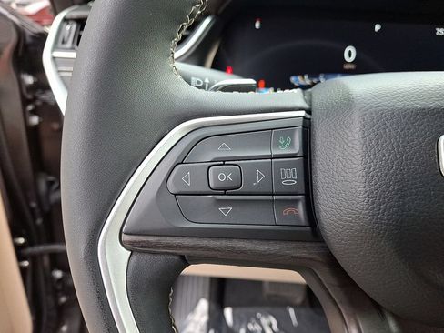Used 2023 Jeep Grand Cherokee L Limited AWD/4WD image 23
