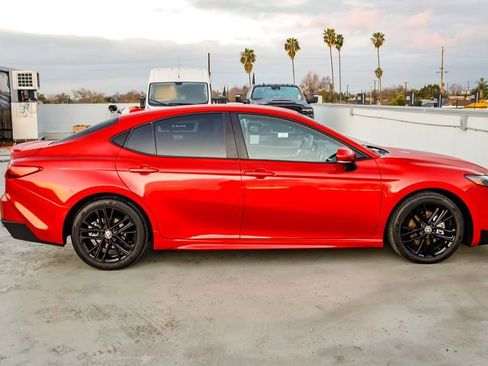 Used 2025 Toyota Camry SE image 13