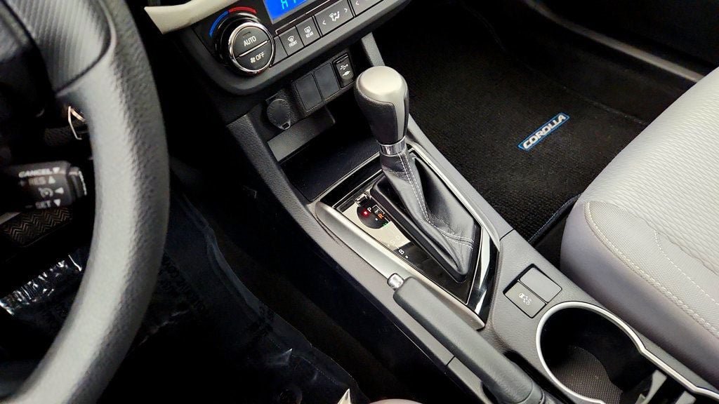 Used 2016 Toyota Corolla LE FWD image 16