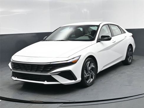 Certified 2025 Hyundai Elantra Sport image 1