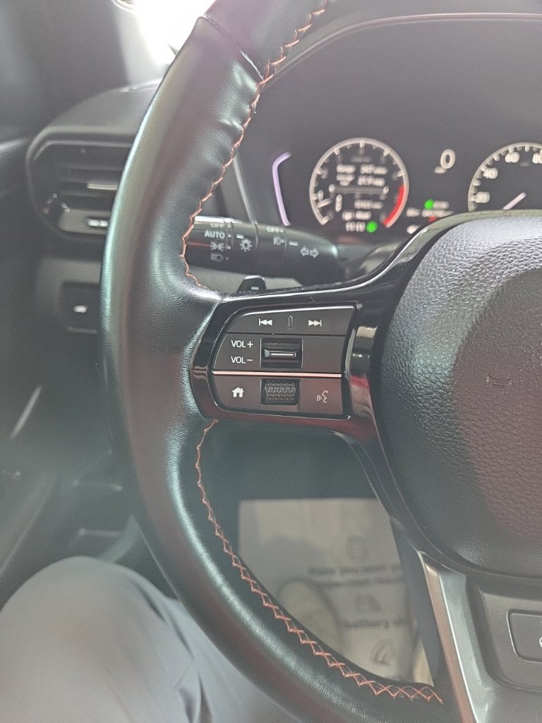Used 2025 Honda Pilot TrailSport image 17
