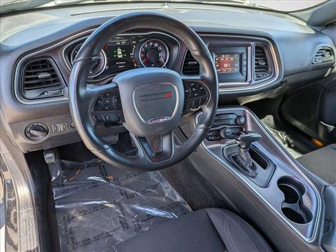 Used 2017 Dodge Challenger SXT RWD image 17