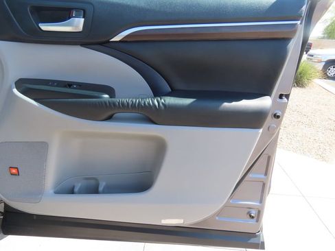 Used 2016 Toyota Highlander Limited image 24