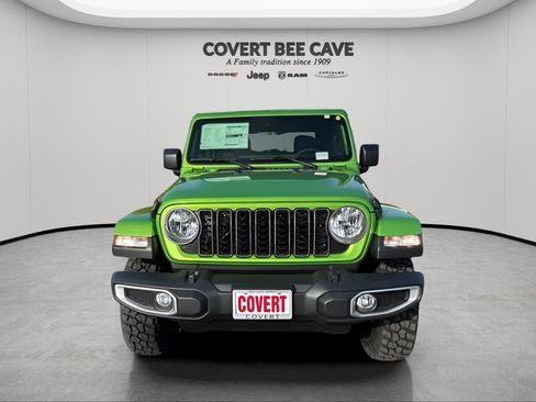 New 2025 Jeep Gladiator Sport image 2