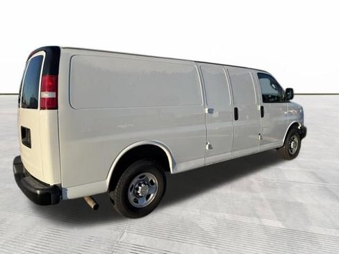 Used 2017 Chevrolet Express 2500 Extended image 8