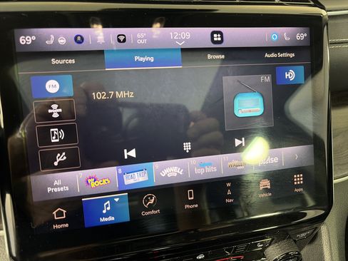 Used 2022 Jeep Grand Cherokee L Limited AWD/4WD image 23