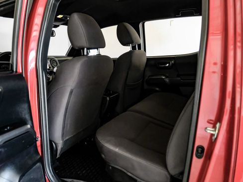 Used 2018 Toyota Tacoma TRD Sport w/ Technology Package image 33