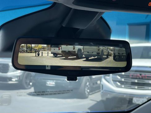 Used 2019 Chevrolet Bolt Premier w/ Infotainment Package FWD image 16