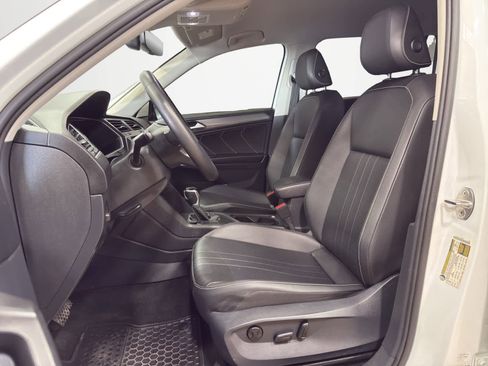 Used 2022 Volkswagen Tiguan SE image 13