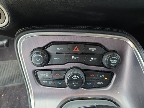 Used 2018 Dodge Challenger SXT w/ Performance Handling Group image 16