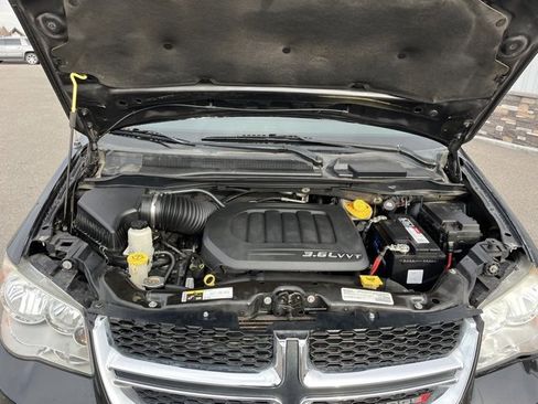 Used 2016 Dodge Grand Caravan SXT w/ Rear Park Assist Package image 28