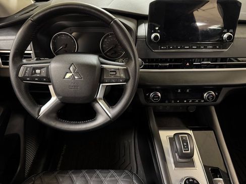 Used 2022 Mitsubishi Outlander SEL image 10