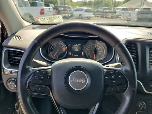 Used 2020 Jeep Cherokee Latitude Plus image 19