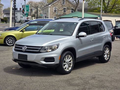 Used 2018 Volkswagen Tiguan Limited w/ Premium Package AWD/4WD image 3