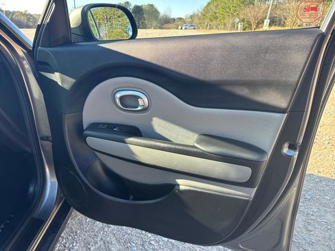 Used 2017 Kia Soul image 24
