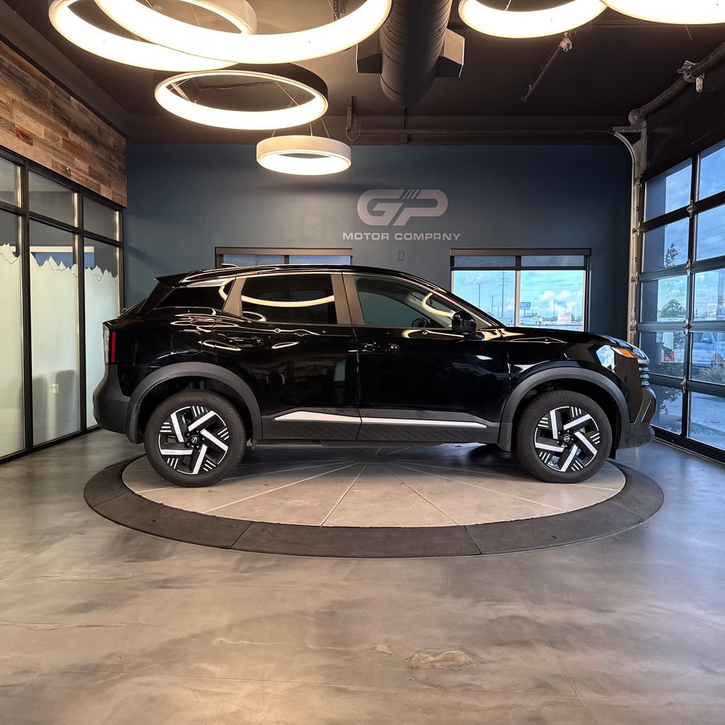Used 2025 Nissan Kicks SV FWD image 2