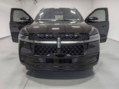 Certified 2025 Lincoln Navigator Reserve w/ Jet Appearance Package AWD/4WD image 16