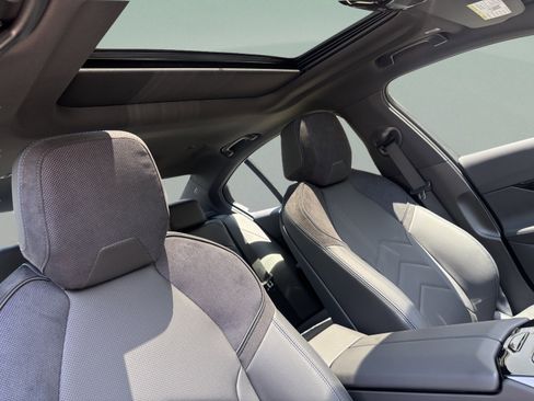 Used 2026 BMW i5 eDrive40 w/ M Sport Package RWD image 18
