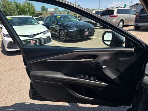 Used 2025 Toyota Camry LE AWD/4WD image 33