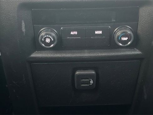 Used 2023 Chevrolet Traverse LT image 15