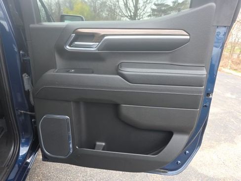 Used 2023 Chevrolet Silverado 1500 LT AWD/4WD image 12