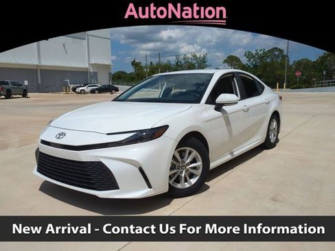 Used 2025 Toyota Camry LE FWD image 1
