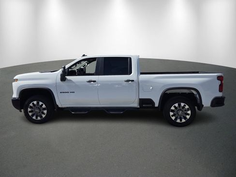 Used 2024 Chevrolet Silverado 2500 Custom w/ Custom Value Package image 4