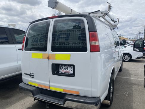 Used 2014 Chevrolet Express 2500 w/ Cold Climate Package RWD image 10