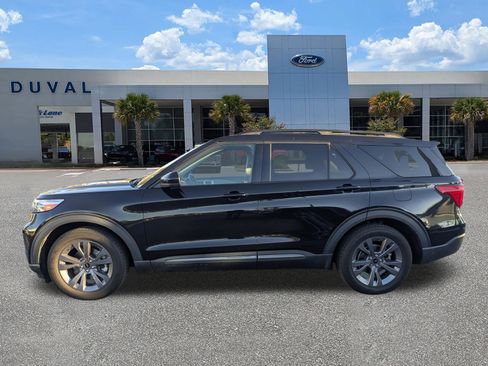 Used 2022 Ford Explorer XLT w/ Equipment Group 202A image 7