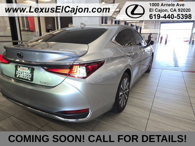 Used 2022 Lexus ES 300h w/ Accessory Package FWD image 5